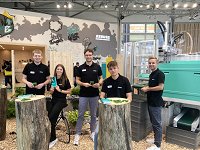 Fully motivated- Arburg trainees rocked the arburgGREENworld pavilion and explained the future of plastic as a recyclable material to the visitors.