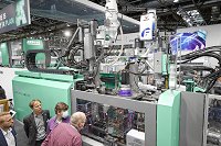 An automated three-component Allrounder Cube 1800 produced a functional component from PP, TPE and POM using a cube mould from partner Foboha