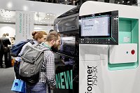 The Freeformer 750-3X celebrated its world premiere at K 2022. It is designed for industrial additive manufacturing, and boasts a part carrier around 2.5 times larger than the previous model.