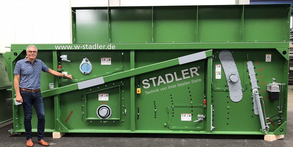 3_Willi Stadler with the 1000th STADLER ballistic separator
