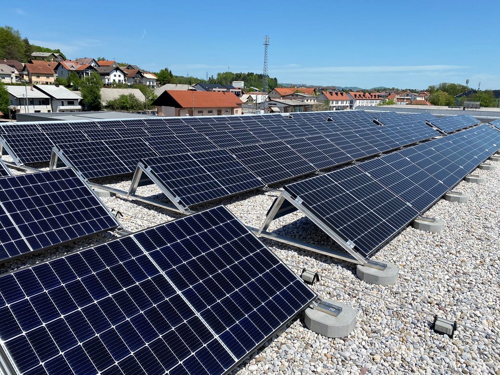 Zaposleni v družbi Elektro Ljubljana so razvili lastno programsko analitično orodje za hitrejšo obravnavo vlog za priklop sončnih elektrarn