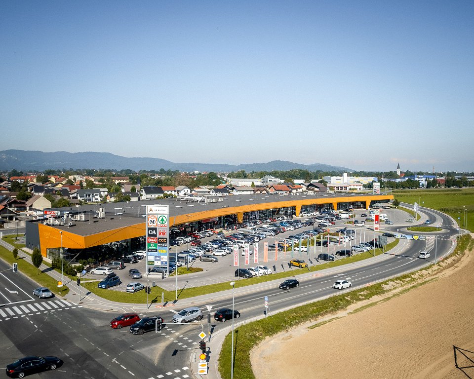 SES kupil trgovski center Arkadia v Domžalah © MID