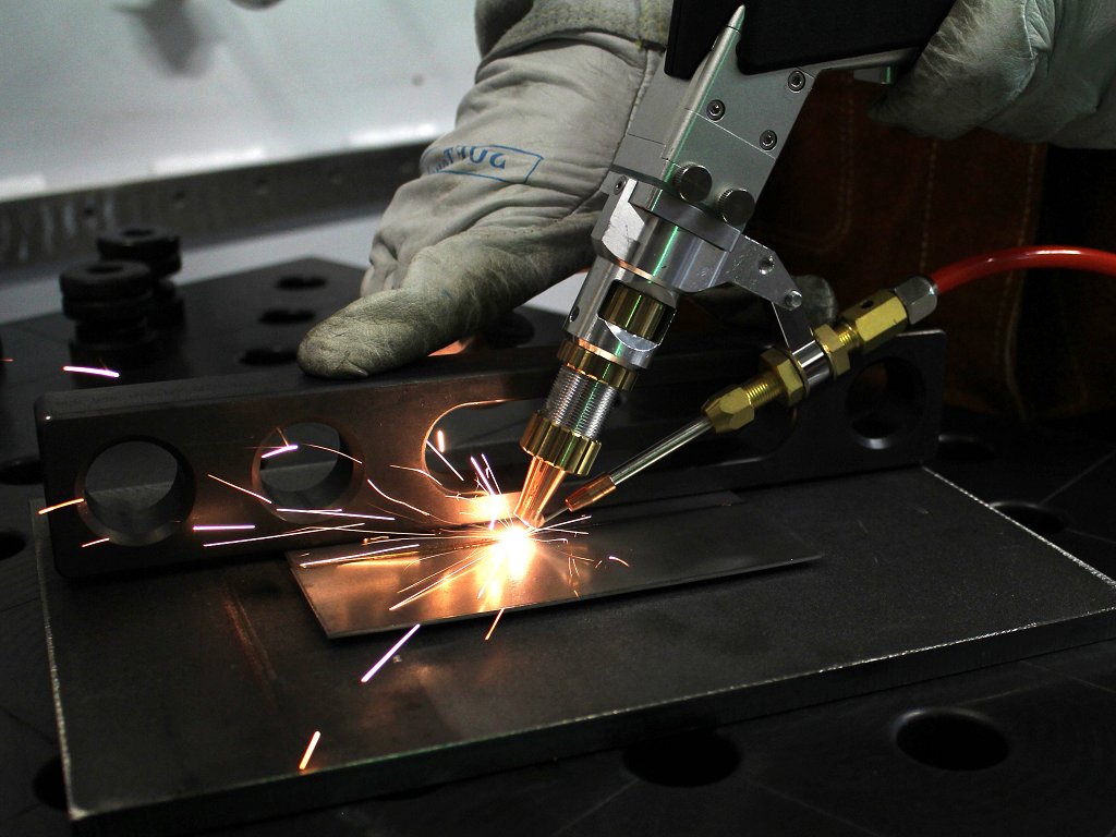 Handgeführtes_Laserschweißen