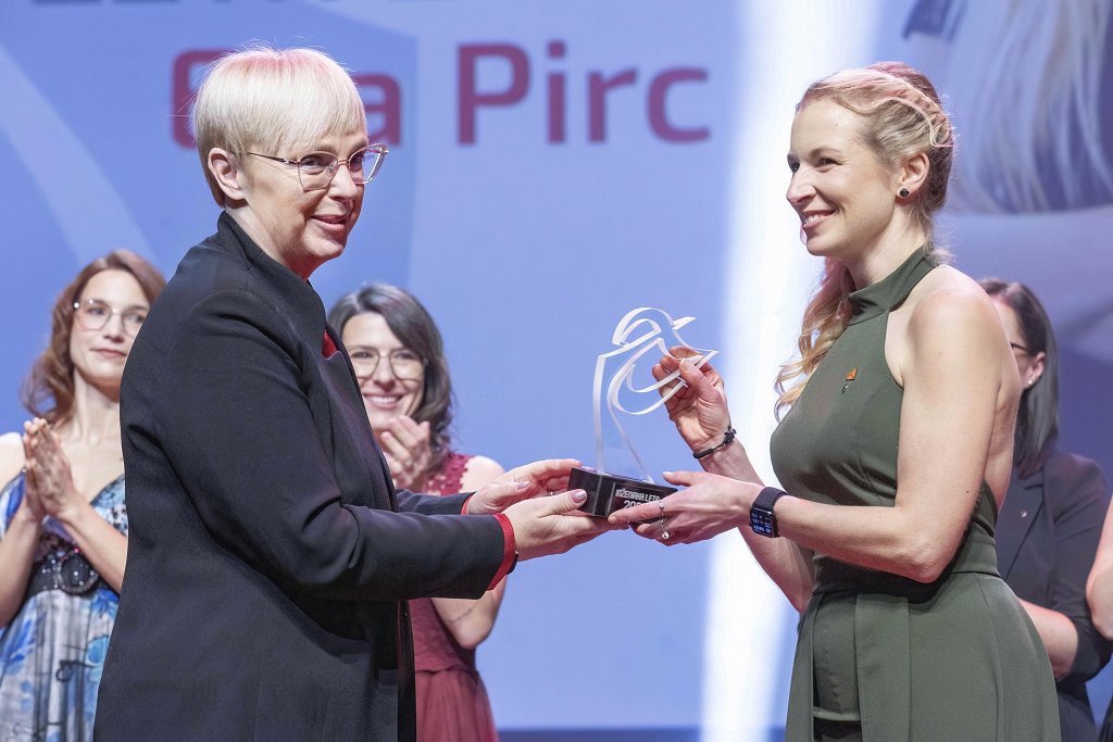 Eva Pirc, inženirka leta 2025, in predsednica RS dr. Nataša Pirc Musar